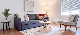 Easy Self Check In 2BD1BA Renovated  Hidden Gem