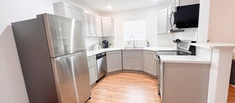 Easy Self Check In 2BD1BA Renovated  Hidden Gem