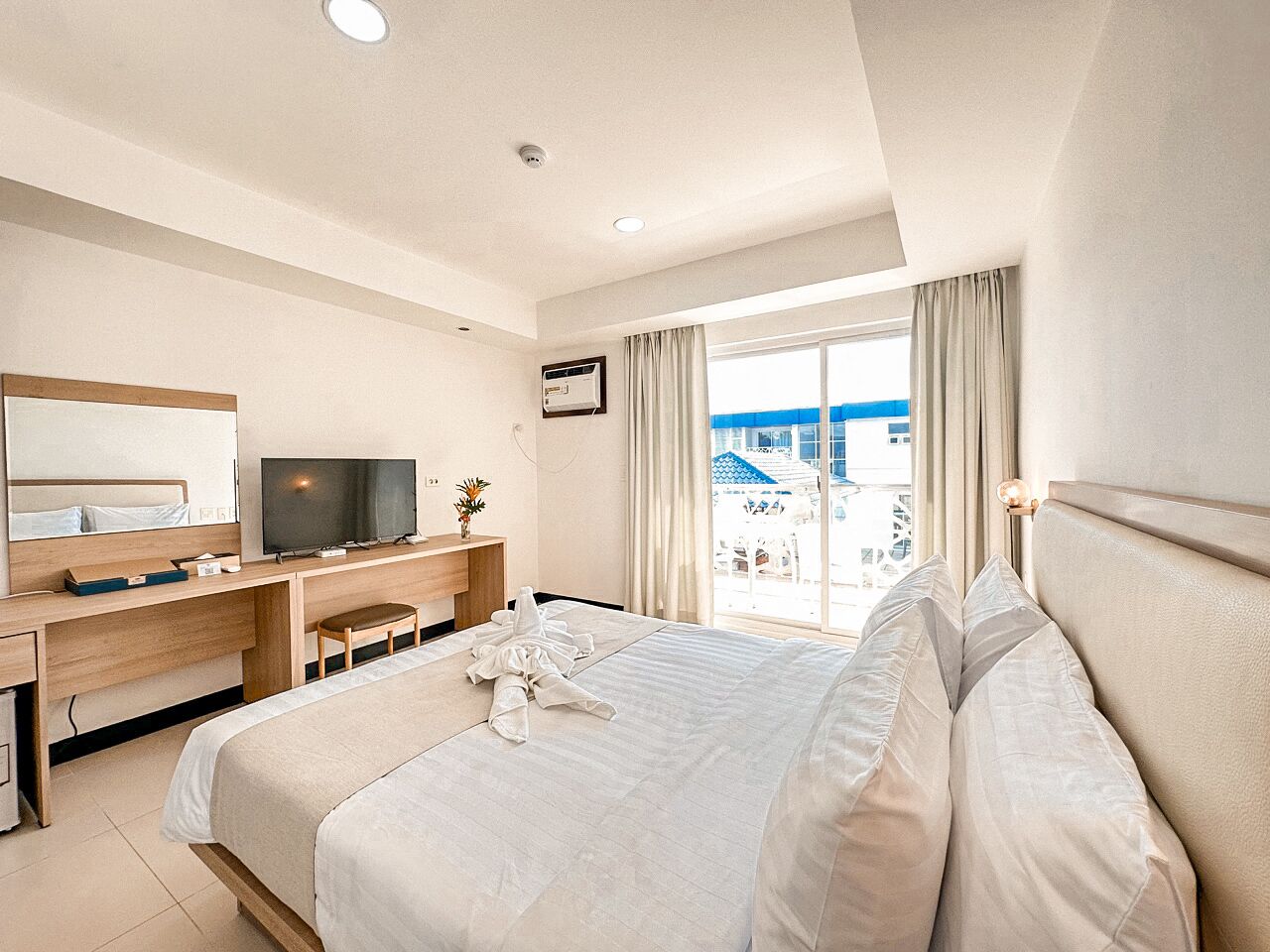 Deluxe Single Room | In-room safe, laptop workspace, free WiFi, bed sheets