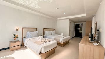 Premier Room | In-room safe, laptop workspace, free WiFi, bed sheets