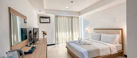 Deluxe Single Room | In-room safe, laptop workspace, free WiFi, bed sheets