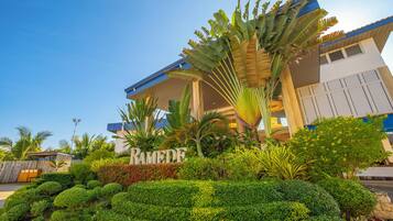 Fachada de la propiedad