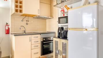 Refrigerador, microondas, horno, placa de cocina