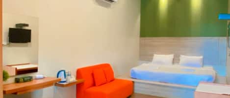 Deluxe Room | Blackout drapes, soundproofing, iron/ironing board, free WiFi