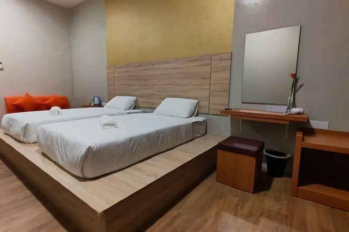 1 bedroom, blackout drapes, soundproofing, iron/ironing board