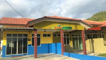 المنشأة من الخارج