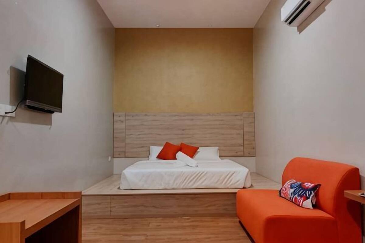 Verdunkelungsvorhänge, schallisolierte Zimmer, Bügeleisen/Bügelbrett