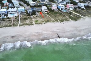 Beach nearby, sun-loungers, beach towels