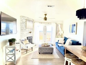 Smart TV, fireplace