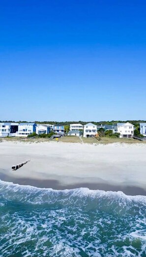 Beach nearby, sun-loungers, beach towels
