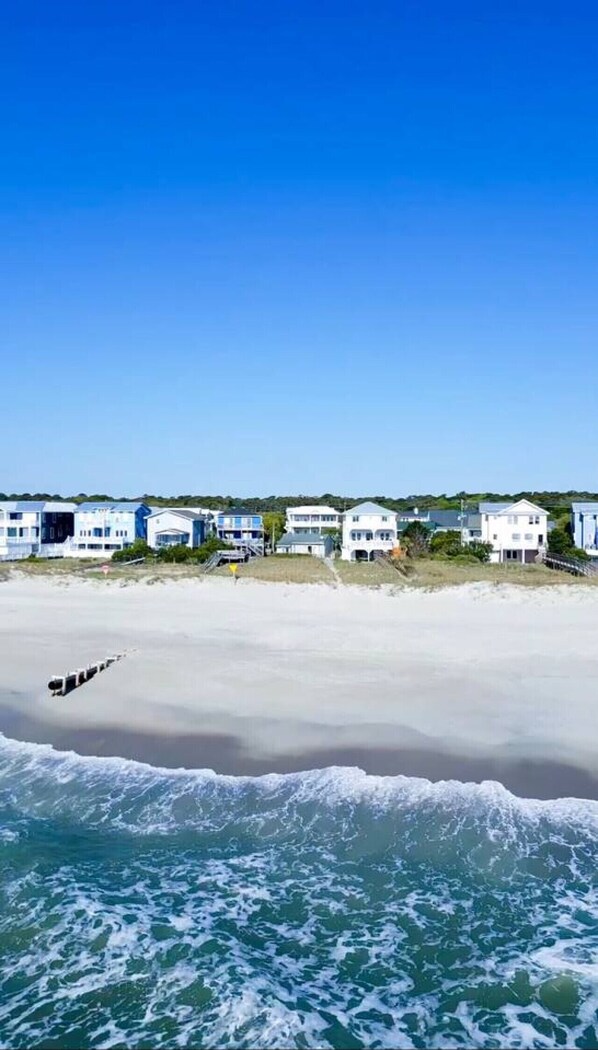 Beach nearby, sun loungers, beach towels