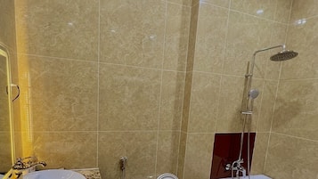 Quarto casal básico | Banheiro