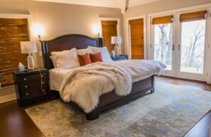 4 bedrooms, desk, iron/ironing board, free WiFi