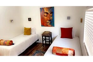 2 chambres, coffres-forts dans les chambres, fer et planche Ă repasser