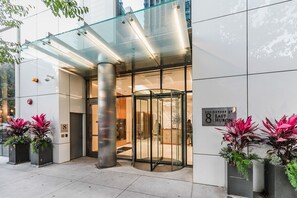 Exterior detail - Elegant River North 1BR w/ Gym, Lounge & Roof, nr L, by Blueground (Chicago)