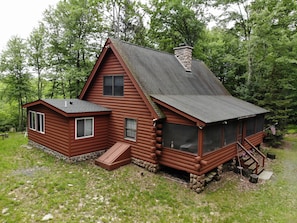 Exterior - Perfect cozy cabin w/ tree house on 3 acres of woods near skiing, hiking & DWG (East Stroudsburg)
