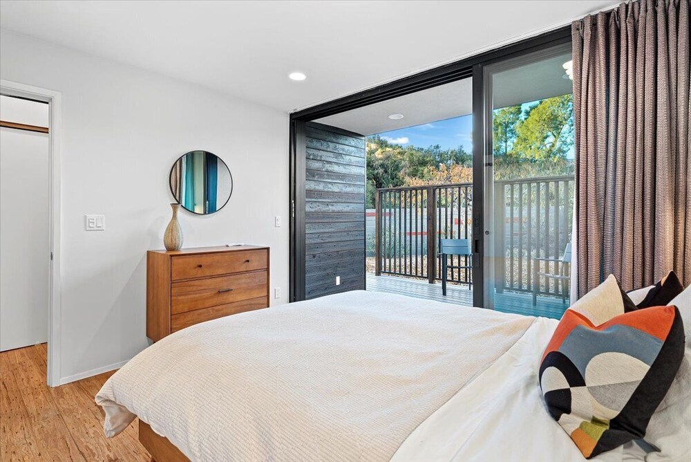 Luxury midcentury retreat Claremont Vrbo