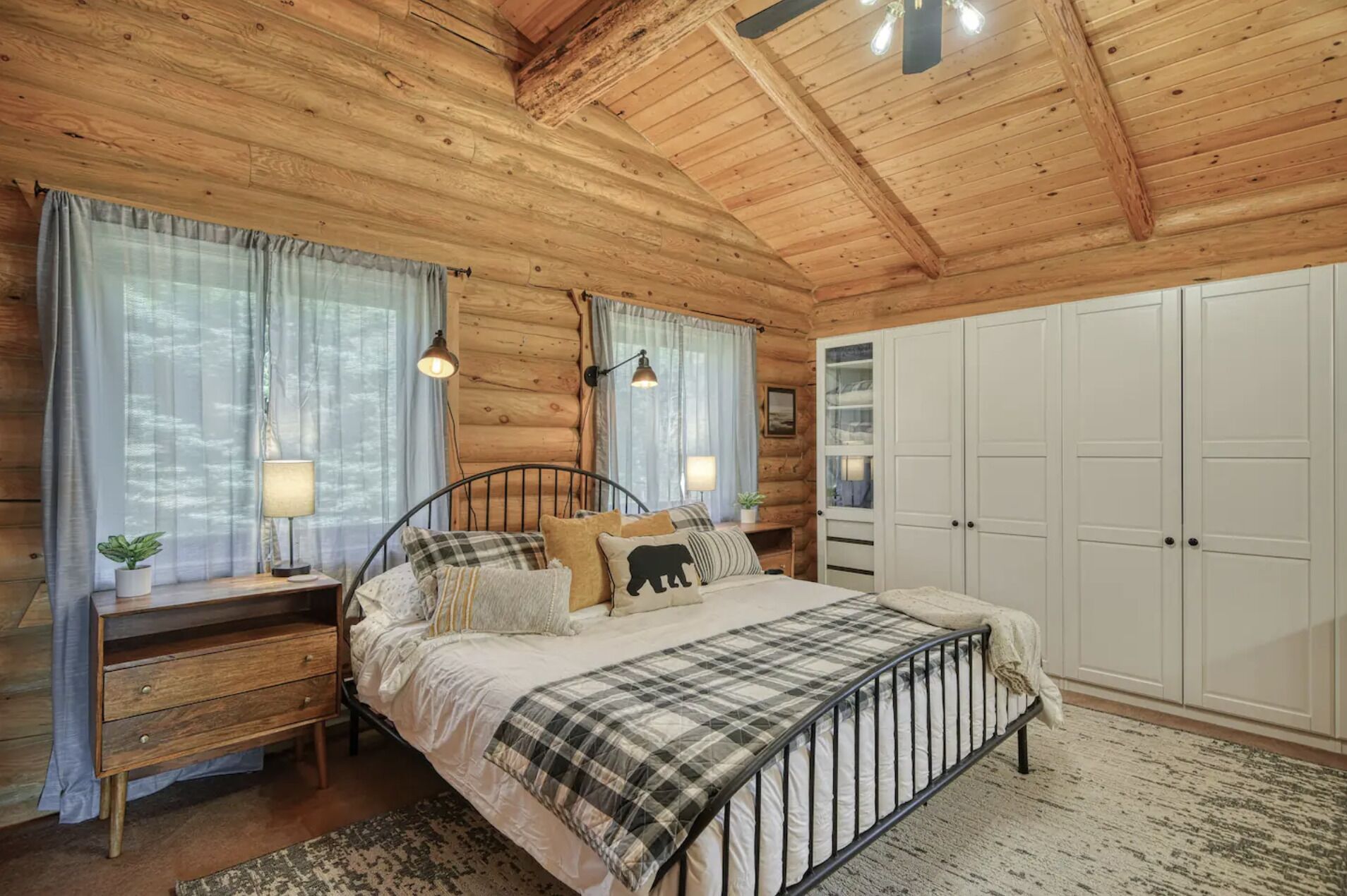 4 bedrooms, WiFi, bed sheets