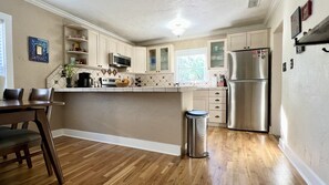 Kylskåp och diskmaskin