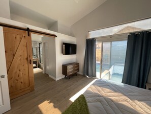 4 عدّة غرف نوم ومكواة/لوح كي وسرير سفر وواي فاي