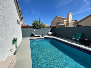 Outdoor pool, a heated pool - Newly updated House saltwater pool, putting green and outdoor fireplace and bbq. (Indio)