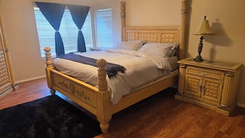 3 habitaciones, tabla de planchar con plancha y cuna de viaje