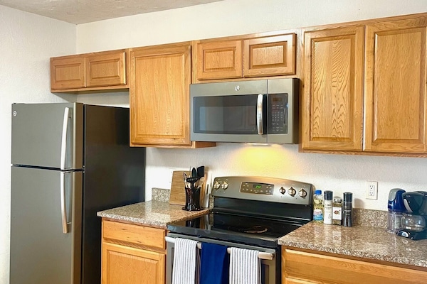 Køleskab, mikrobølgeovn, ovn, kogeplade