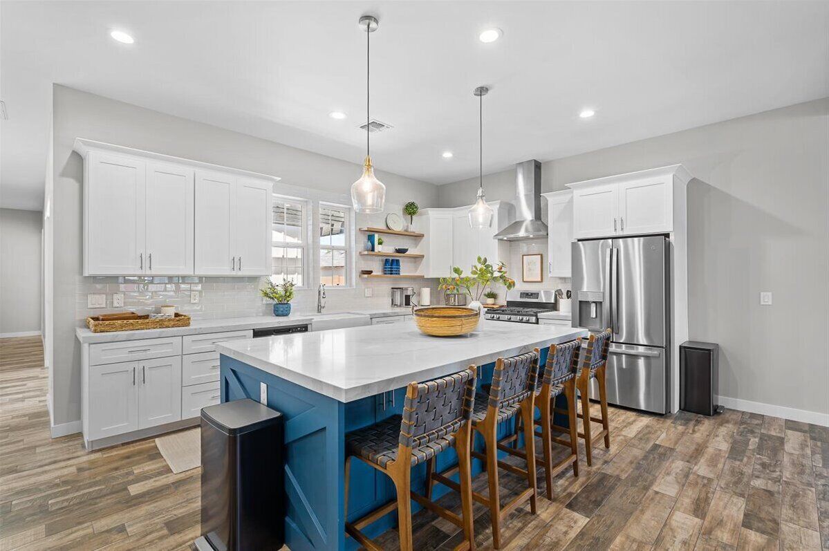 Geladeira, micro-ondas, fogão, cooktop