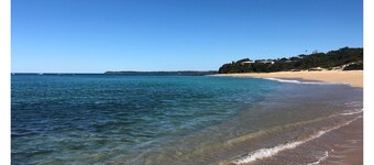 Quiet relaxing home close to beach, lake at your doorstep.