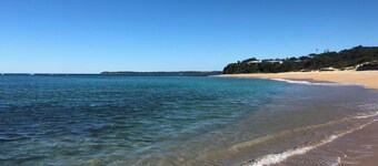 Quiet relaxing home close to beach, lake at your doorstep.
