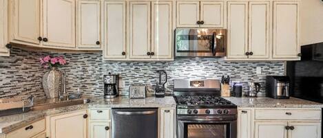 Frigorífic, microones, forn i placa de cuina