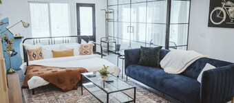 NYC Loft Inspired •12 mins to WEM •Vintage arcade