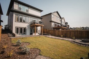 Exterior - NYC Loft Inspired •12 mins to WEM •Vintage arcade (Edmonton)