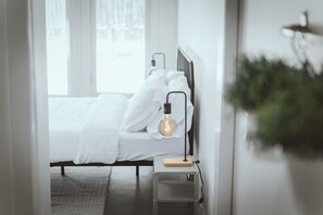 2 habitaciones, escritorio, tabla de planchar con plancha y wifi 