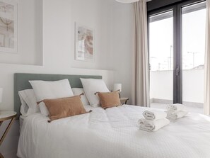 2 bedrooms, iron/ironing board, WiFi, bed sheets - Sevilla Luxury Penthouse in Triana -terrace, communal pool and private parking (Sevilla)