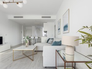 TV - Sevilla Luxury Penthouse in Triana -terrace, communal pool and private parking (Sevilla)