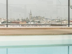 Pool - Sevilla Luxury Penthouse in Triana -terrace, communal pool and private parking (Sevilla)