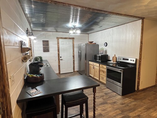 Charming 3-bedroom house in Decatur City, Minutes from Little River Lake.