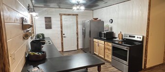 Charming 3-bedroom house in Decatur City, Minutes from Little River Lake.