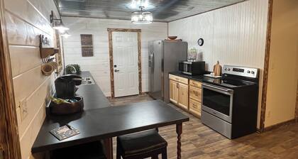 Charming 3-bedroom house in Decatur City, Minutes from Little River Lake.