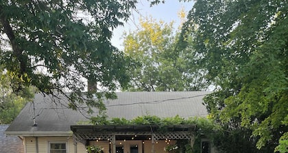 Charming 3-bedroom house in Decatur City, Minutes from Little River Lake.