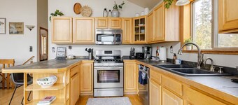 Cozy Family 3BDR MNT Home w Epic Views ~24mi to Breckenridge!