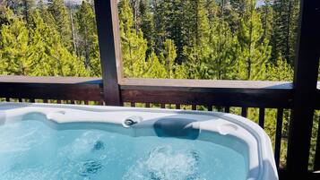 Tina de hidromasaje al aire libre