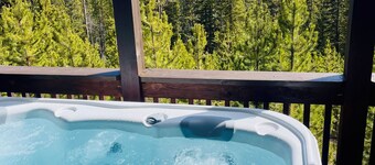 Cozy Family Cabin with Hot Tub & Stunning Views - 24 miles to Breckenridge!