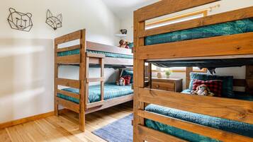 3 bedrooms, premium bedding, in-room safe, desk