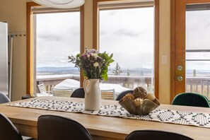 Dining - Cozy Family Cabin with Hot Tub & Stunning Views - 24 miles to Breckenridge! (Fairplay)