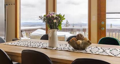 Cozy Family Cabin with Hot Tub & Stunning Views - 24 miles to Breckenridge!