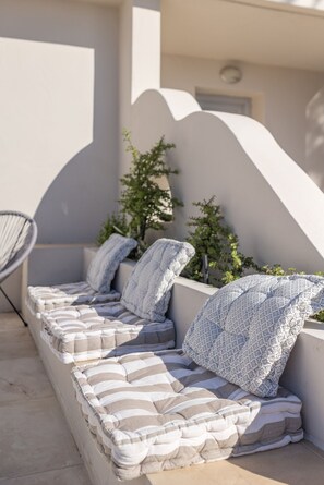 Terrace/patio - Beachfront Blue Canvas Villa , Seaview (Perissa)