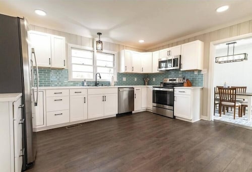 3 BR/ 2 Bath king, Fire Pit