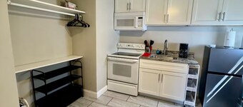 Newly remodeled studio, 7 min from Clearwater Beach